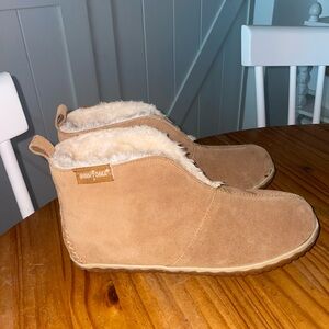 Minnetonka Moccasins 40111 Women's Tucson Pile Lined Boot Slipper sand  9M